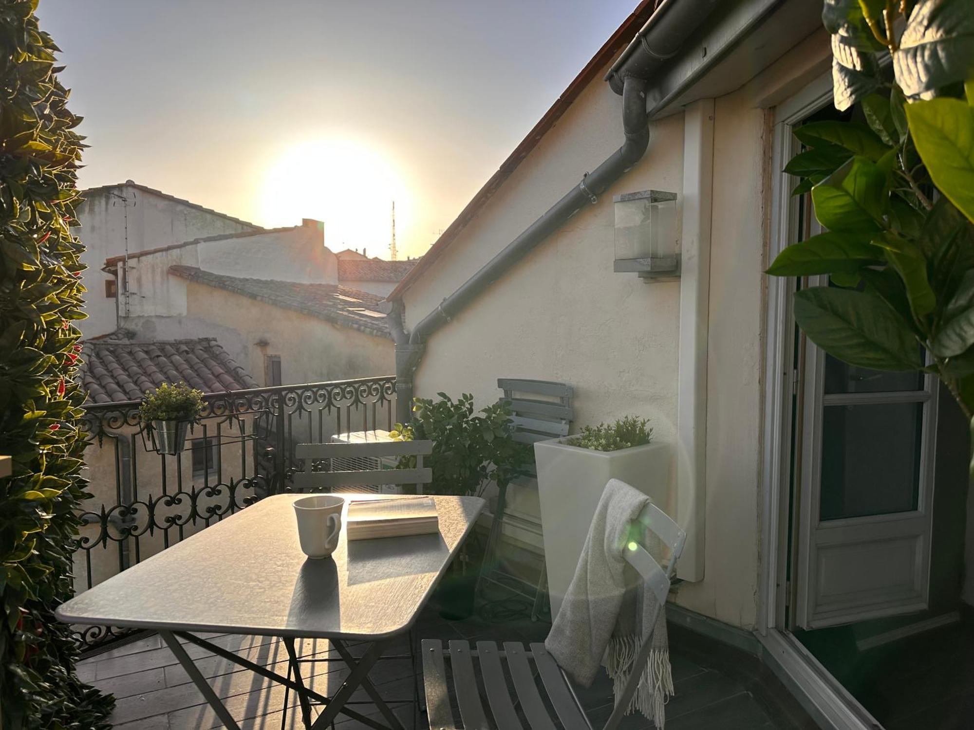 La Terrasse, Vue Sur Les Toits De Montpellier Apartment Exterior photo